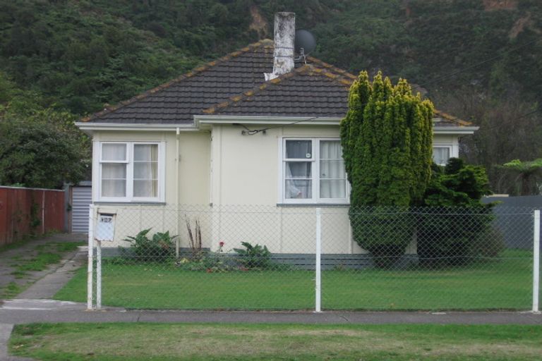 Photo of property in 127 Molesworth Street, Taita, Lower Hutt, 5011