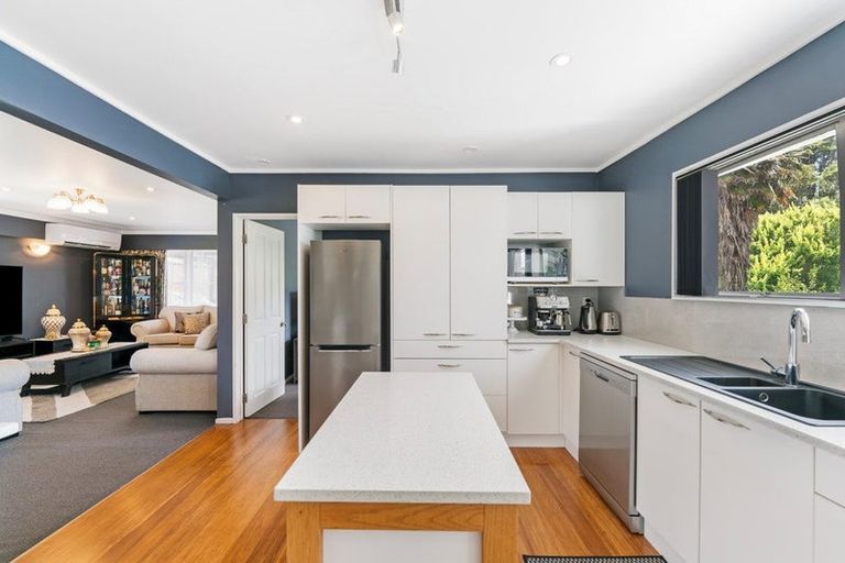 Photo of property in 25 Birdwood Road, Swanson, Auckland, 0612