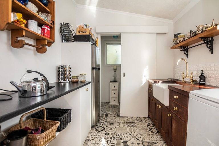 Photo of property in 1 Mary Street, Winton, 9720