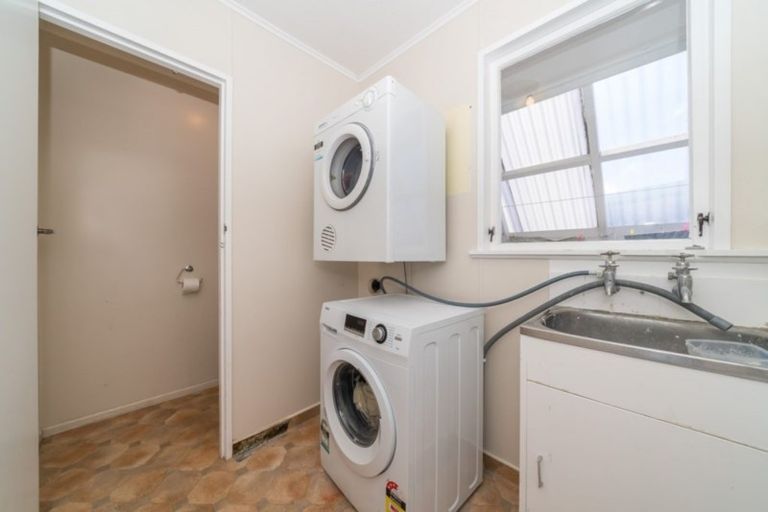 Photo of property in 20 Rhodes Drive, Kelvin Grove, Palmerston North, 4414