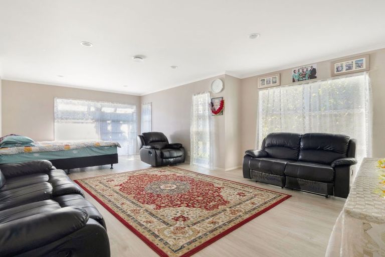 Photo of property in 32 Sarteano Drive, Manurewa, Auckland, 2105