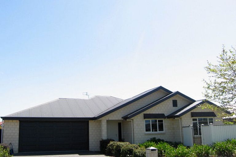 Photo of property in 17 Riverwood Boulevard, Redwood, Christchurch, 8051