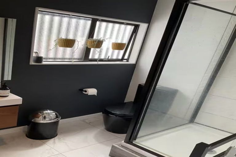 Photo of property in 2/60 Hastings Road, Mairangi Bay, Auckland, 0630