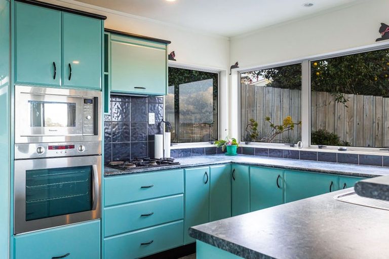 Photo of property in 35 Oakpark Place, West Harbour, Auckland, 0618