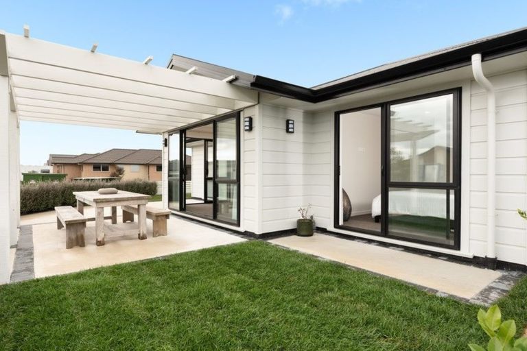 Photo of property in 14 Harding Drive, Papamoa Beach, Papamoa, 3118