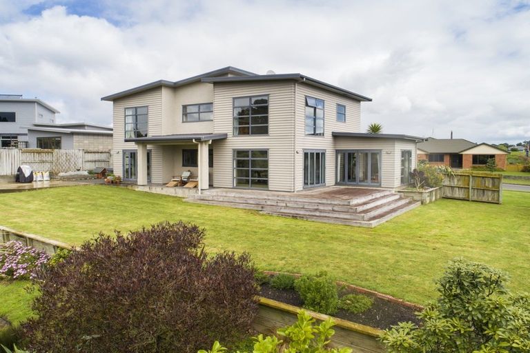 Photo of property in 76 Cashmere Drive, Fitzherbert, Palmerston North, 4410
