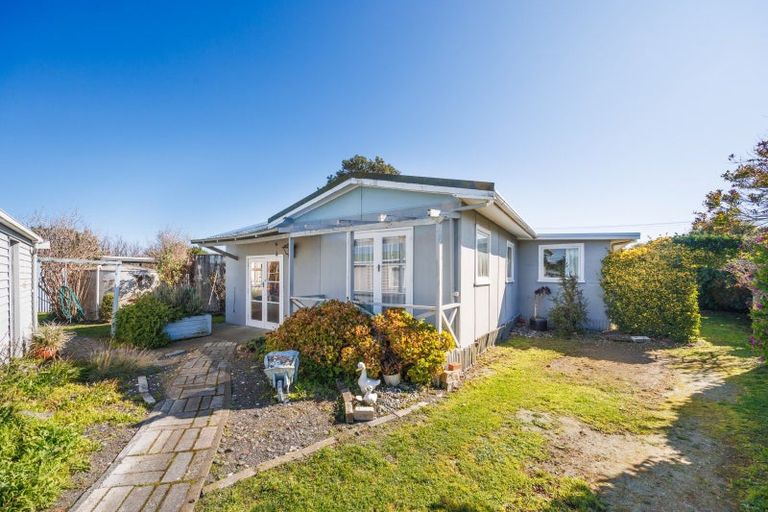 Photo of property in 12 Beach Street, Tangimoana, 4822