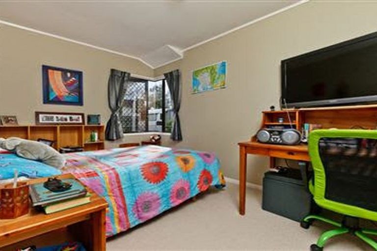 Photo of property in 4 Rhinevale Close, Henderson, Auckland, 0612