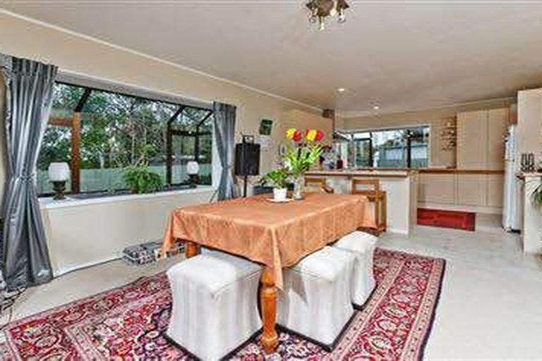 Photo of property in 4 Rhinevale Close, Henderson, Auckland, 0612