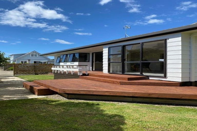 Photo of property in 11b Bay Street, Red Beach, 0932