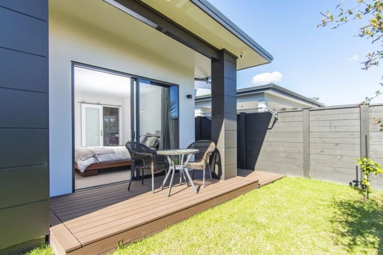 Photo of property in 15 Makura Drive, Papamoa Beach, Papamoa, 3118