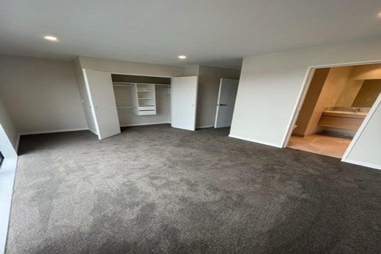 Photo of property in 2/58 Te Atatu Road, Te Atatu South, Auckland, 0610