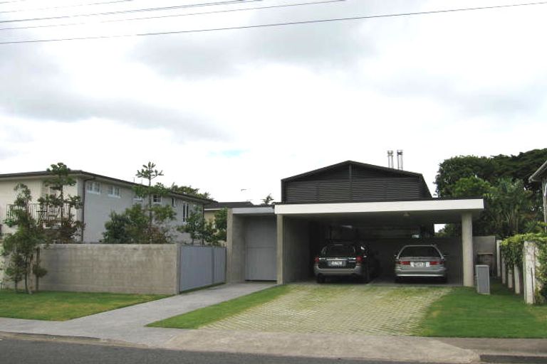 Photo of property in 15 Cecil Road, Milford, Auckland, 0620