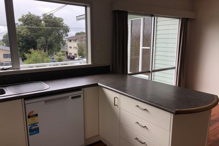 Photo of property in 208 Sunnynook Road, Totara Vale, Auckland, 0627