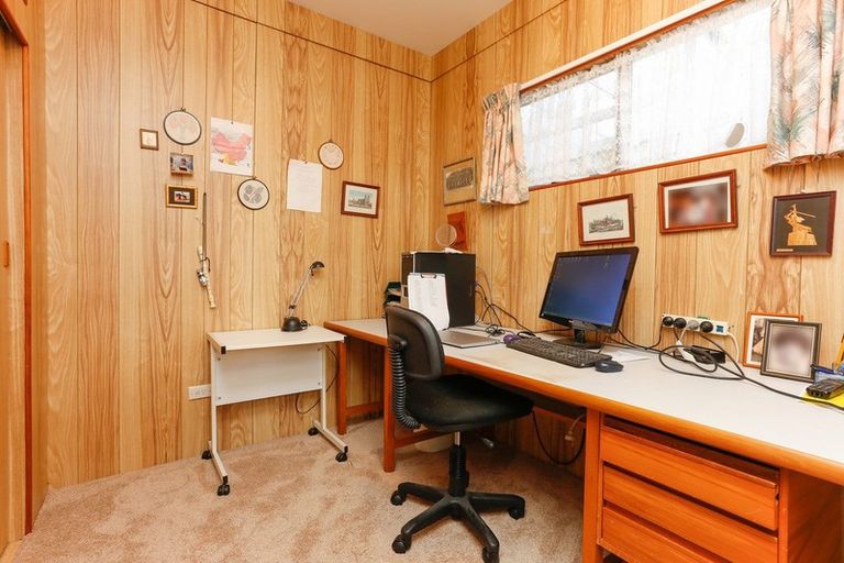 Photo of property in 194 Forest Hill Road, Waiatarua, Auckland, 0612