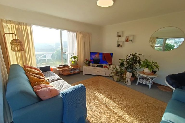 Photo of property in 73 Marine Parade, Seatoun, Wellington, 6022