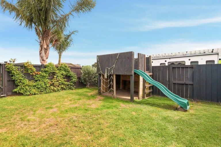 Photo of property in 11 Coutts Street, Papamoa Beach, Papamoa, 3118