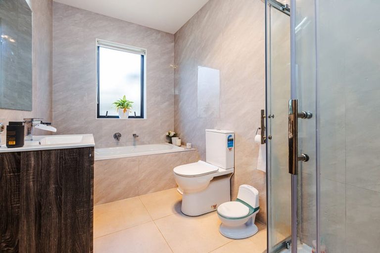 Photo of property in 10 Survila Street, Takanini, 2110