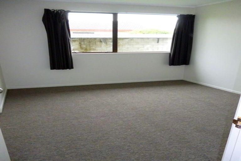 Photo of property in 2/30 Karepo Crescent, Ranui, Auckland, 0612