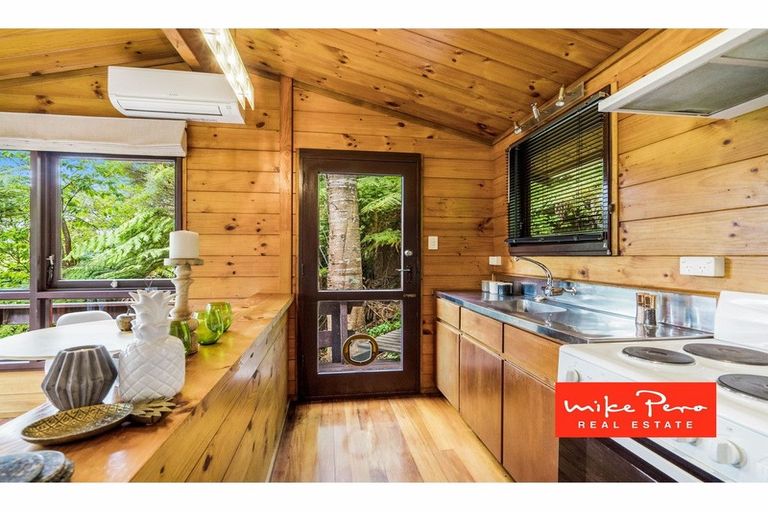 Photo of property in 230 Atkinson Road, Titirangi, Auckland, 0604
