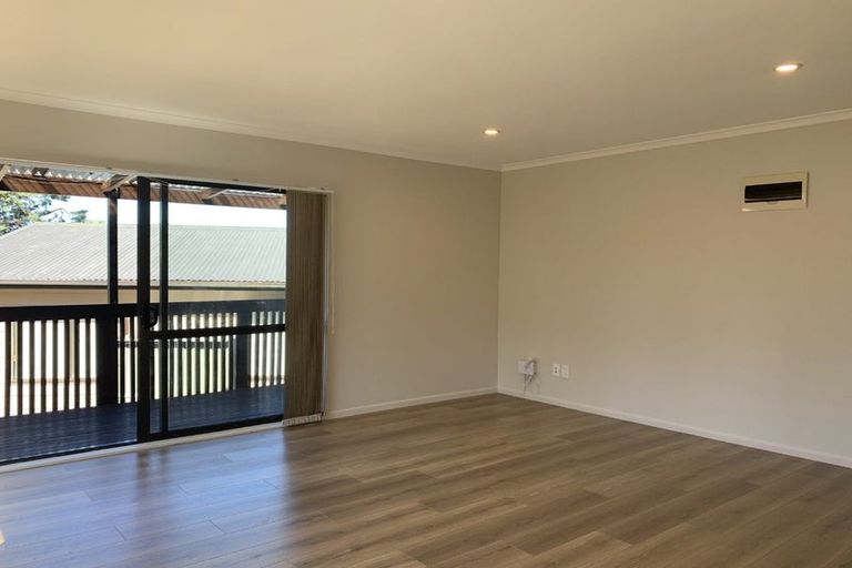 Photo of property in 8 Kayle Glen, West Harbour, Auckland, 0618