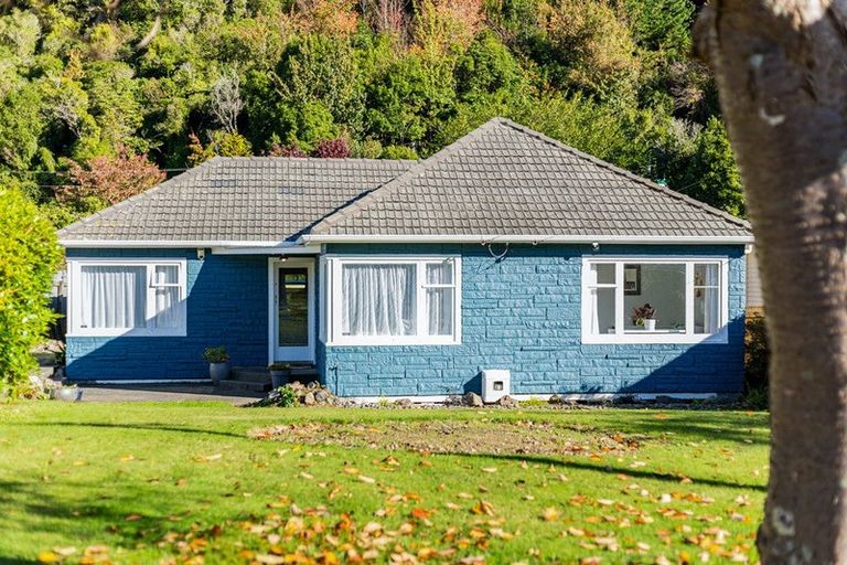 Photo of property in 106 Hine Road, Wainuiomata, Lower Hutt, 5014