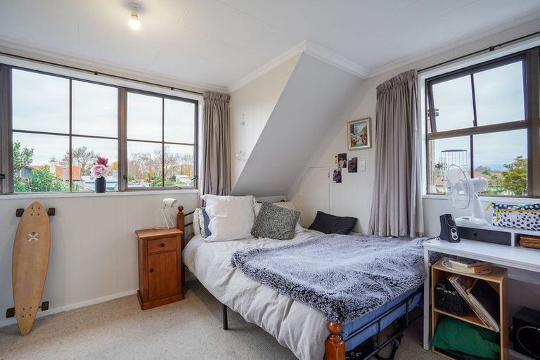 Photo of property in 6 Centennial Drive, Hokowhitu, Palmerston North, 4410