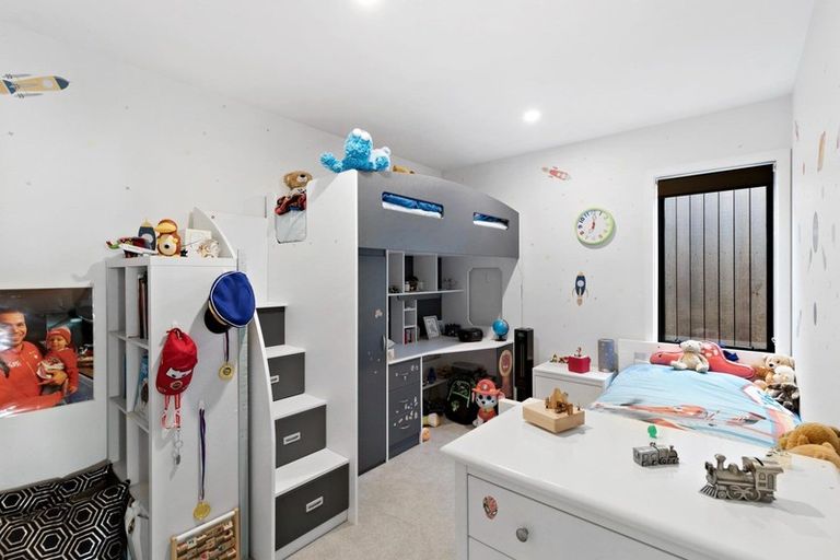 Photo of property in 2 Kotuku Lane, Hobsonville, Auckland, 0616