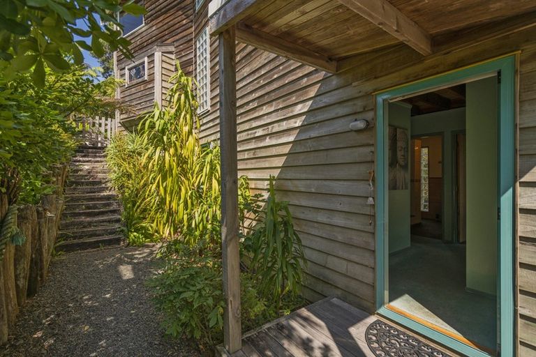 Photo of property in 35 Whiritoa Beach Road, Whiritoa, Whangamata, 3691