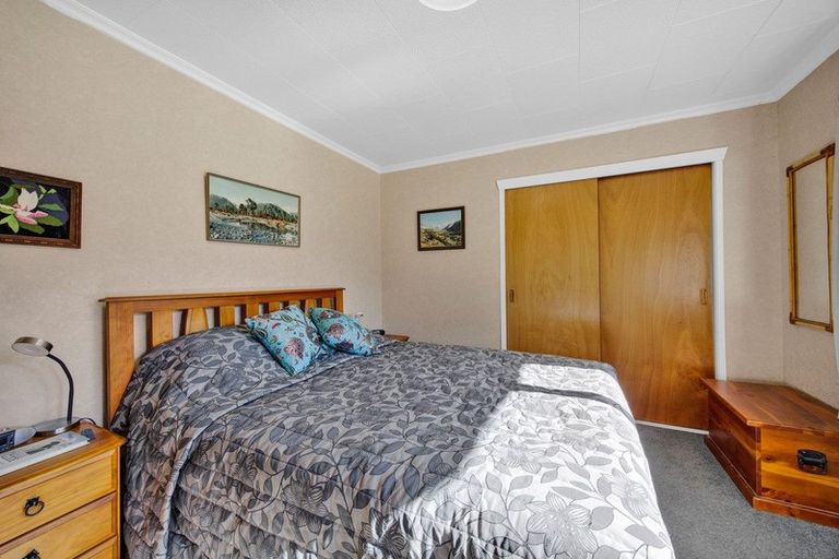 Photo of property in 44 Rawhitiroa Road, Eltham, 4322