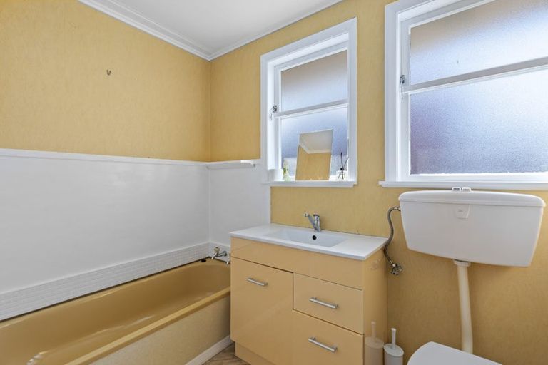 Photo of property in 64 Astrolabe Street, Cannons Creek, Porirua, 5024