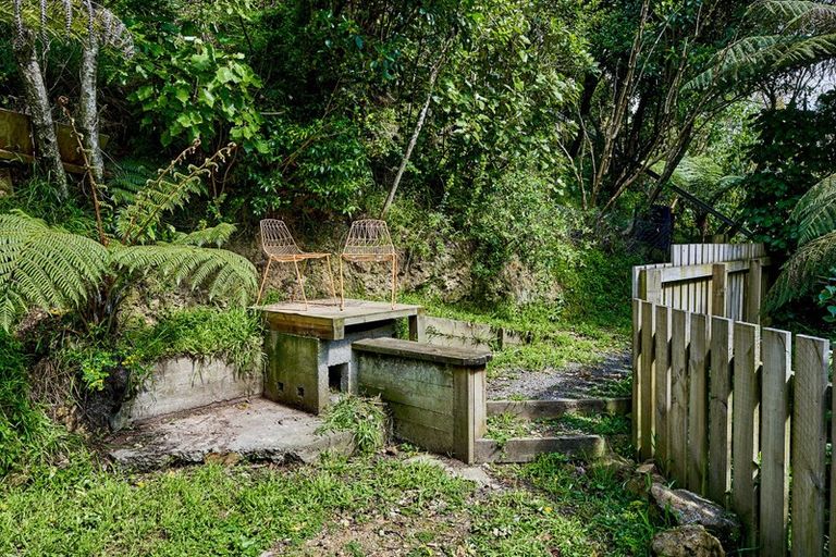 Photo of property in 1a Waitohu Road, York Bay, Lower Hutt, 5013