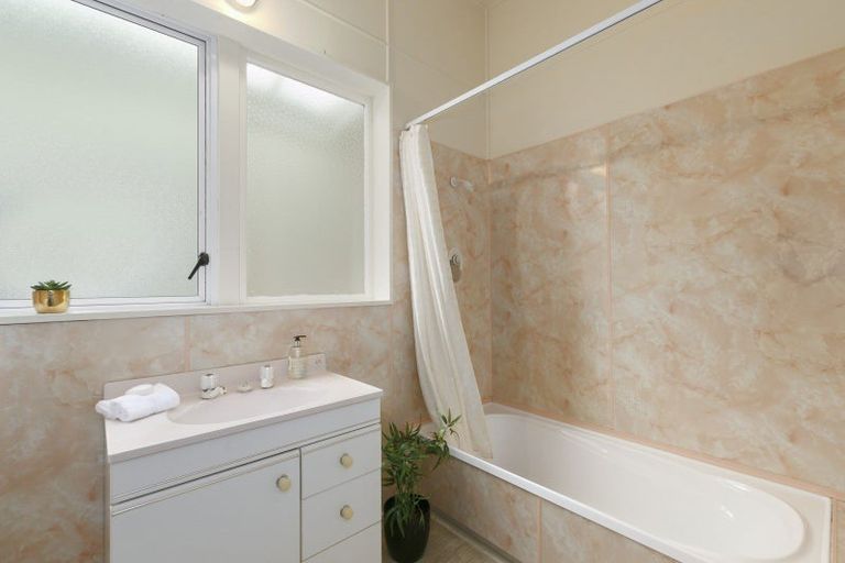 Photo of property in 4 Cliffs Road, Saint Clair, Dunedin, 9012