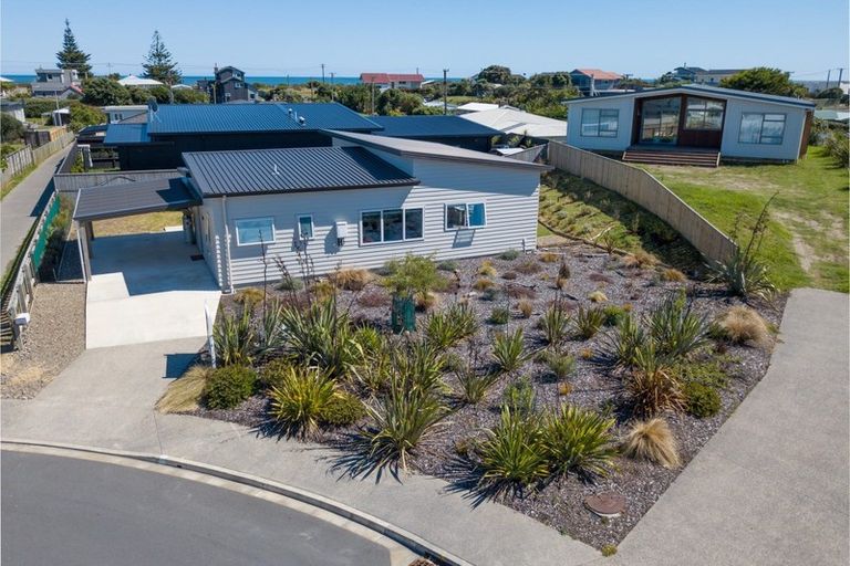 Photo of property in 5 Seagrass Place, Otaki Beach, Otaki, 5512
