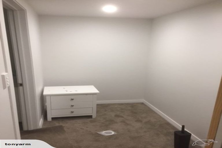 Photo of property in 32 The Brae, Mount Pleasant, Christchurch, 8081