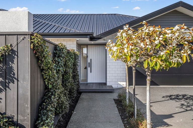 Photo of property in 6 Dunlops Crescent, Marshland, Christchurch, 8083