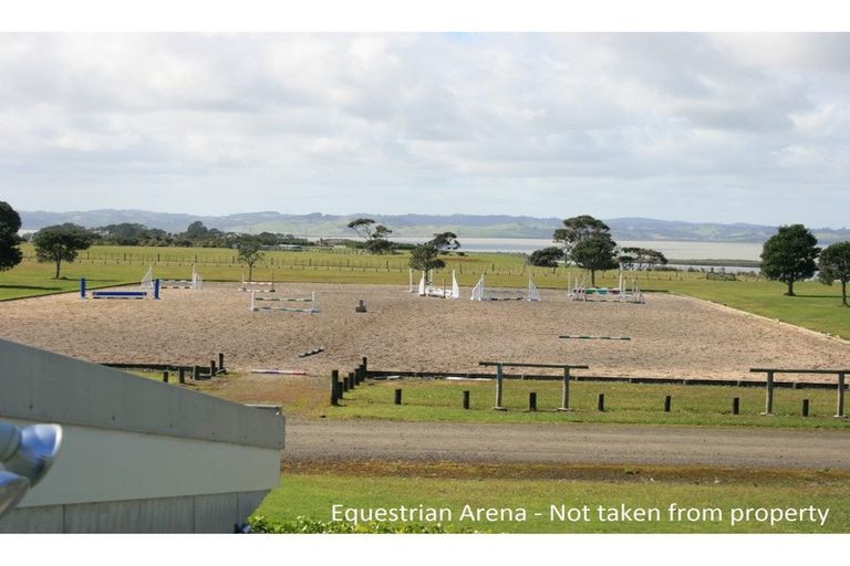 Photo of property in 7 Kaipara Lake Road, South Head, Helensville, 0874