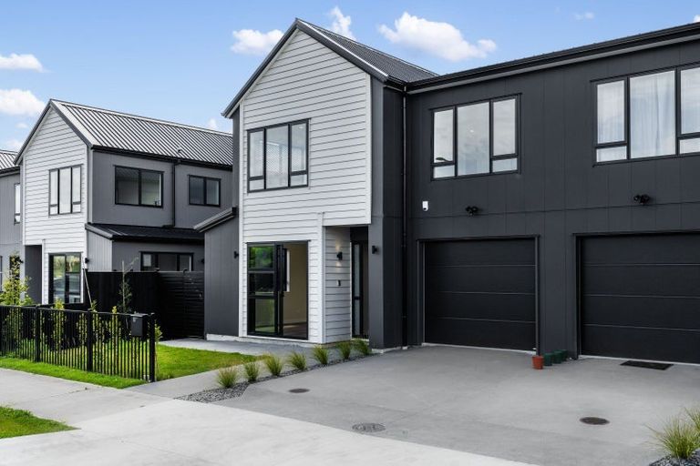 Photo of property in 18 Cara Avenue, Kumeu, 0810