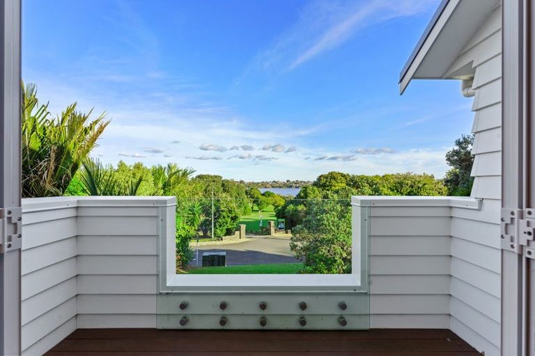 Photo of property in 18a Sylvan Park Avenue, Milford, Auckland, 0620