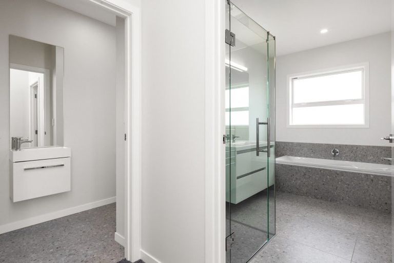 Photo of property in 102 Eriksen Road, Te Awa, Napier, 4110