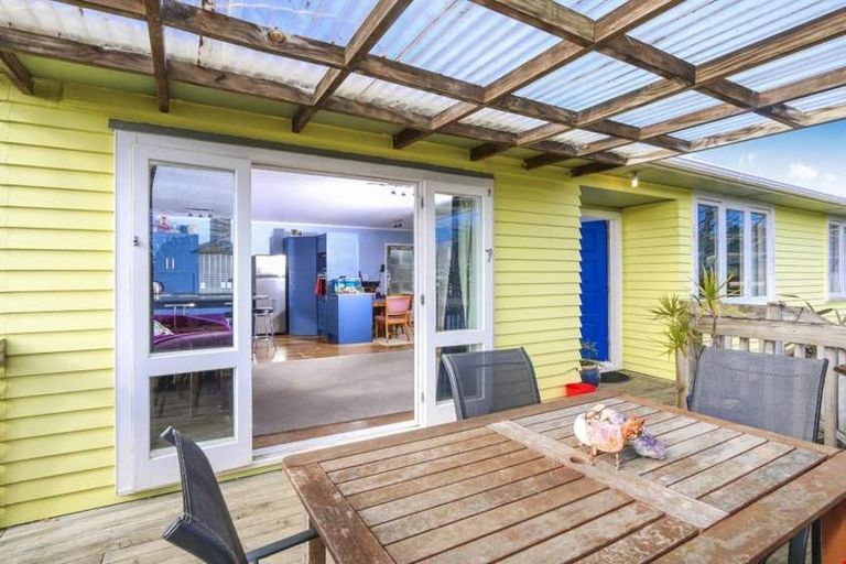 Photo of property in 22b Tomo Street, New Lynn, Auckland, 0600
