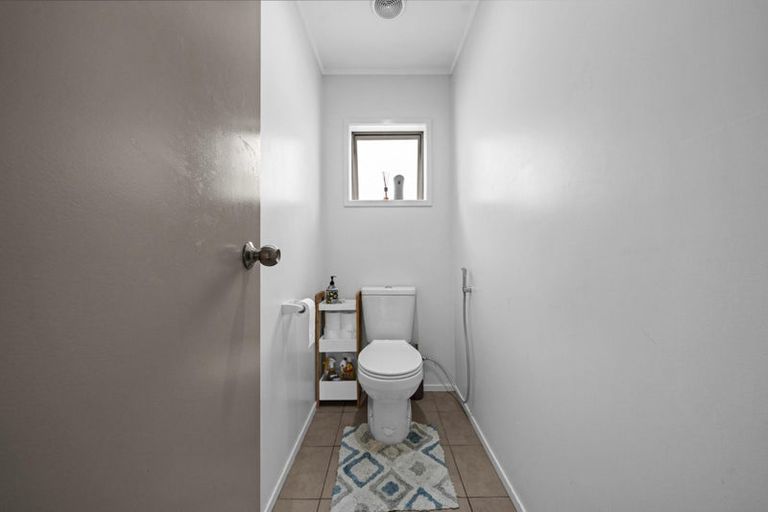 Photo of property in 2 Talmar Place, Massey, Auckland, 0614