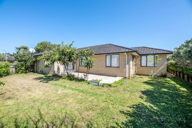 Photo of property in 30 Misty Valley Drive, Henderson, Auckland, 0612