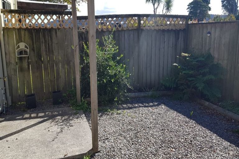 Photo of property in 2/3 Orwell Road, Greenhithe, Auckland, 0632