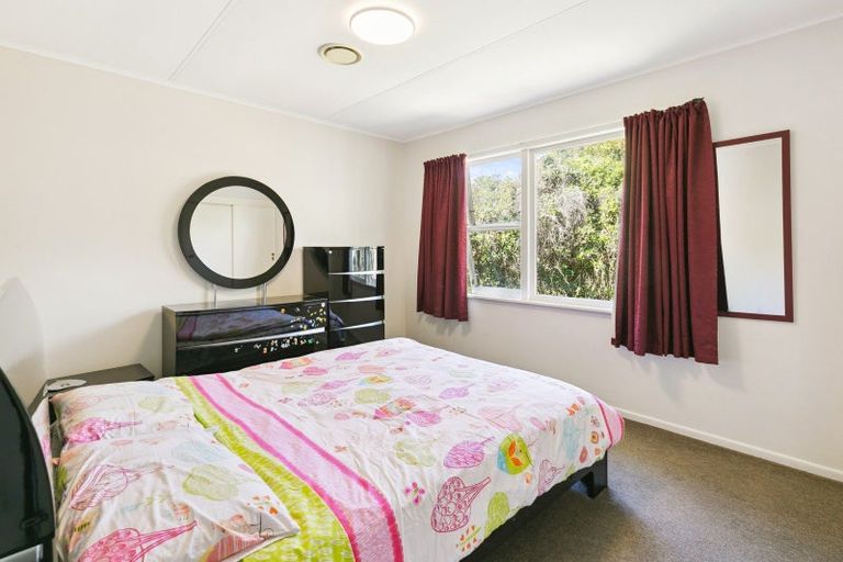 Photo of property in 29 Kahikatea Grove, Paparangi, Wellington, 6037