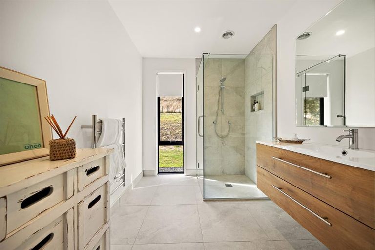 Photo of property in 1056 Peak Road, Helensville, 0875