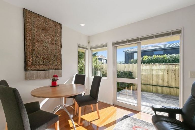 Photo of property in 27 Craig Road, Milford, Auckland, 0620