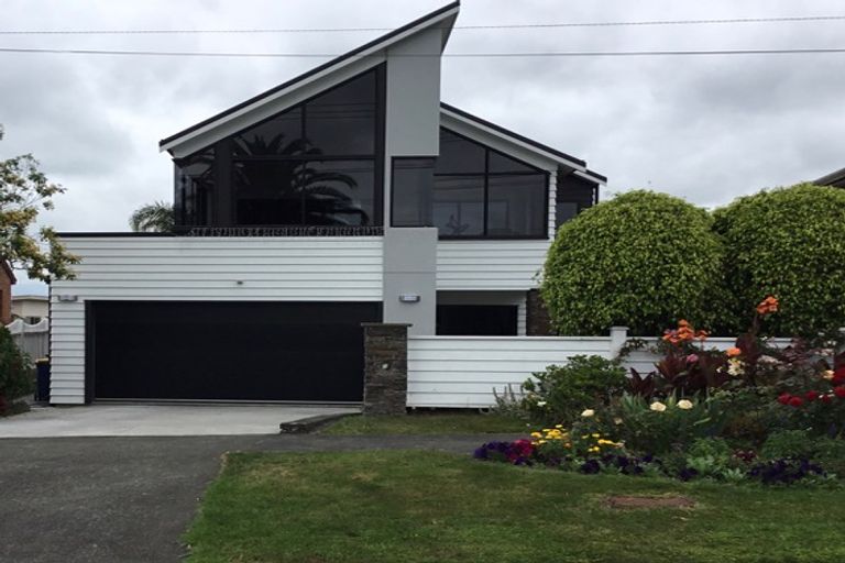 Photo of property in 17a Balmain Road, Birkenhead, Auckland, 0626