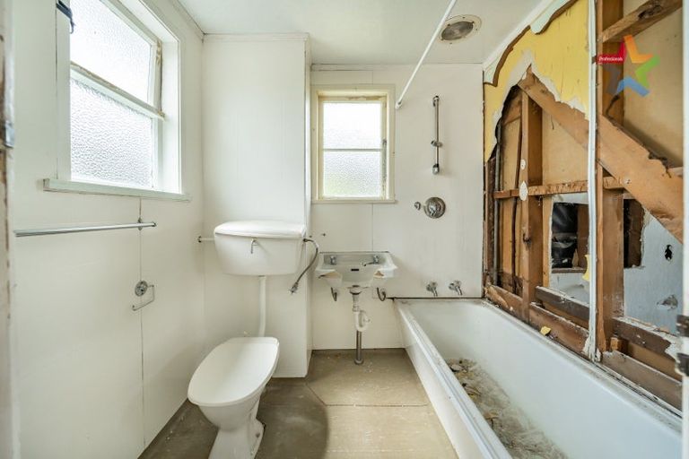 Photo of property in 14 Peck Street, Taita, Lower Hutt, 5011