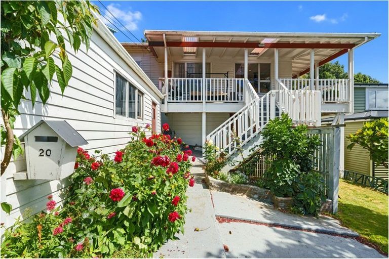 Photo of property in 20 Hungerford Road, Lyall Bay, Wellington, 6022